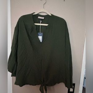 Universal Thread green top
